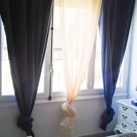 Apartament Lots Of Sunlight 3 Bedroom With Balcony Air Conditioning