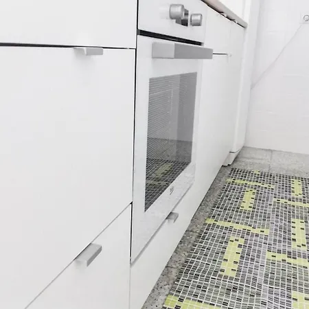 Lots Of Sunlight 3 Bedroom With Balcony Air Conditioning