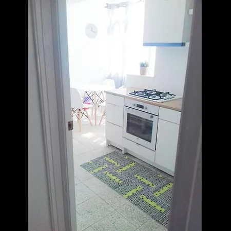 Lots Of Sunlight 3 Bedroom With Balcony Air Conditioning Апартаменты *