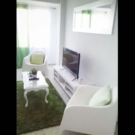 Lots Of Sunlight 3 Bedroom With Balcony Air Conditioning *