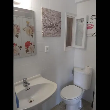 Lots Of Sunlight 3 Bedroom With Balcony Air Conditioning Apartament *